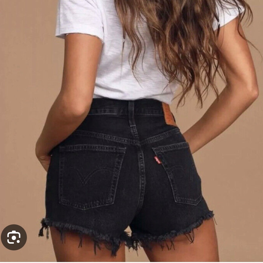 Levi’s 501 Jean shorts black distressed - size 23